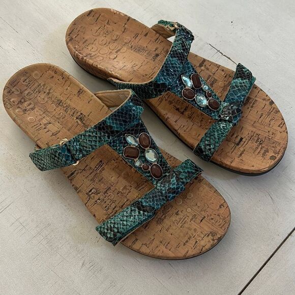 VIONIC Green Embellished Sandals - Picture 4 of 8